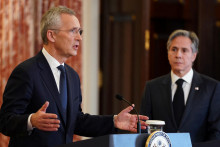 

Americký minister zahraničných vecí Antony Blinken usporiadal spoločnú tlačovú konferenciu s generálnym tajomníkom NATO Jensom Stoltenbergom. FOTO: Reuters