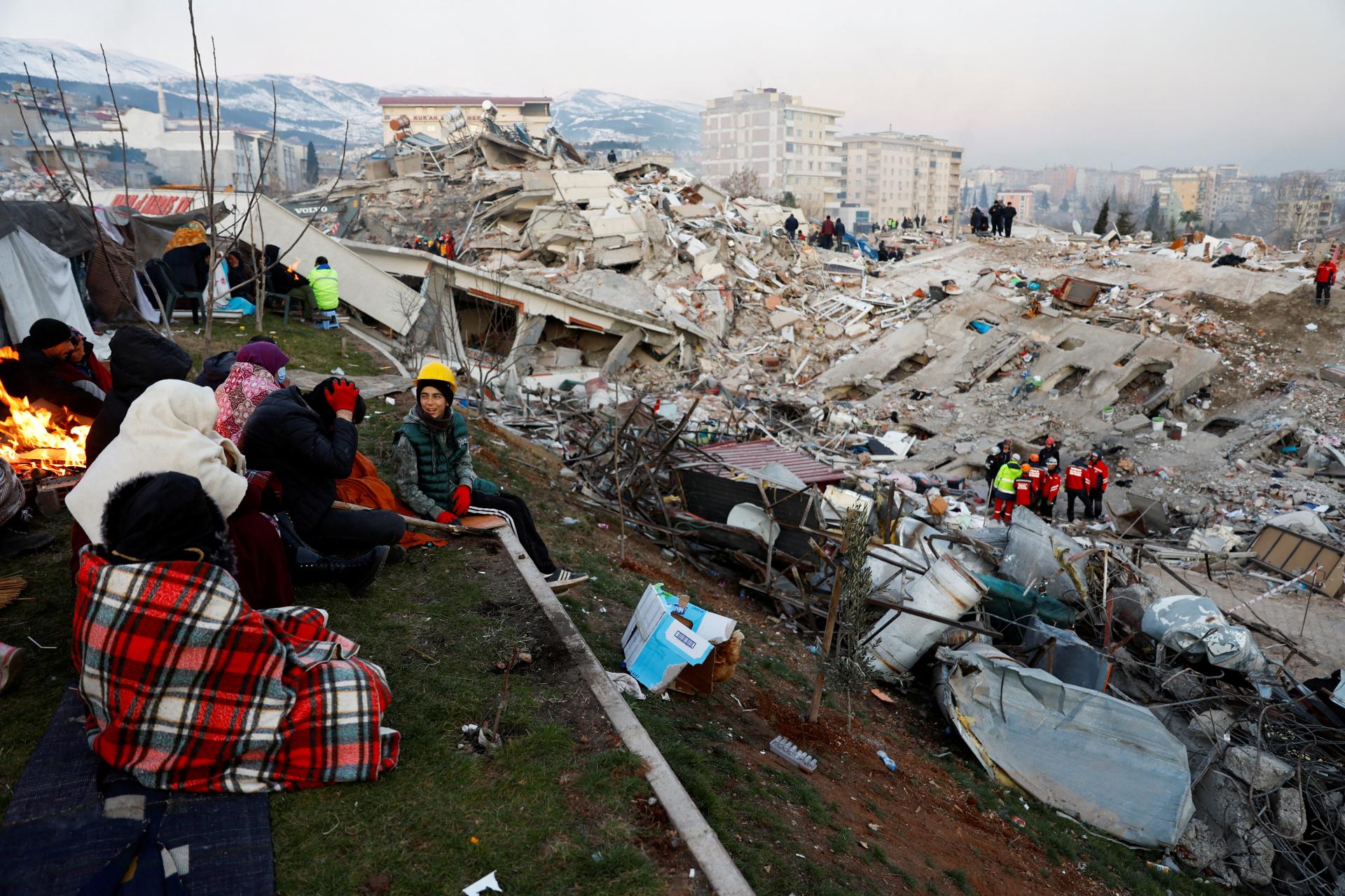 Reuters: Kritika tureckej odpovede na zemetrasenie silnie. Ohrozuje plánované voľby aj Erdoganovu pozíciu​