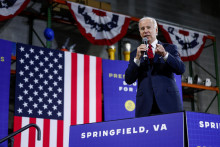 Prezident Joe Biden vedie ekonomický prejav v meste Springfield vo Virginii. FOTO: Reuters