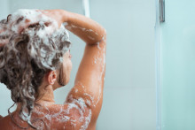 Vyrobte si domáci šampón na mastné, suché alebo krehké vlasy.