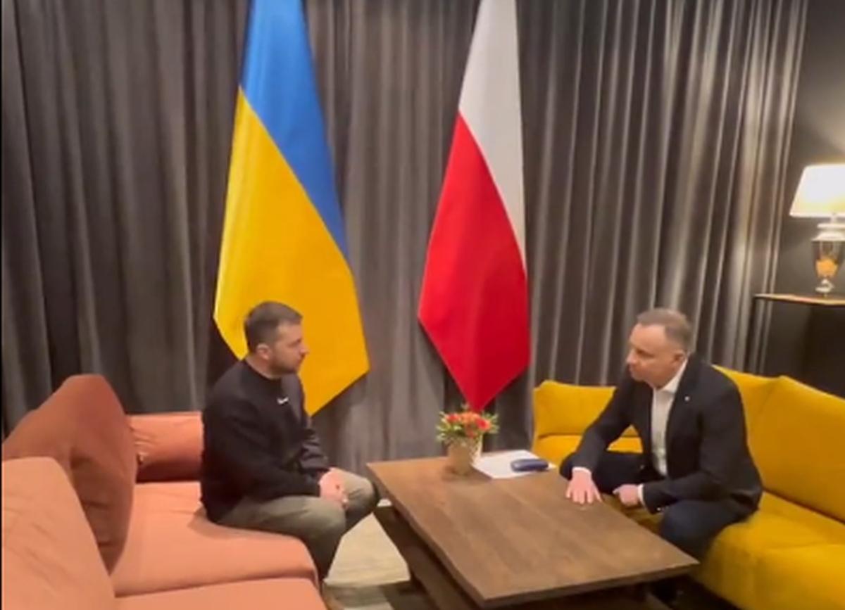 Zelenskyj sa po ceste z európskych metropol stretol v Rzeszówe s poľským prezidentom