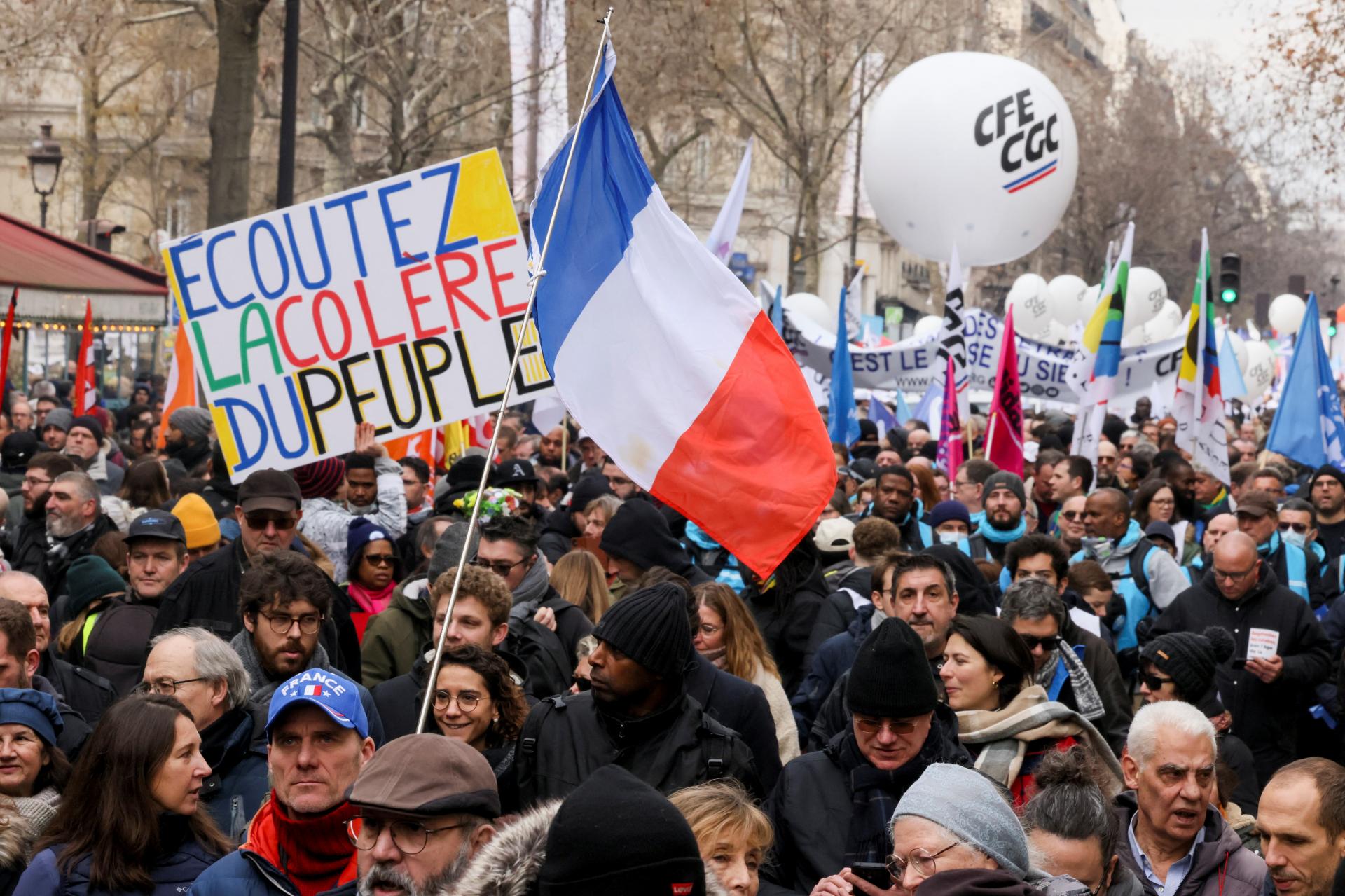 Nespokojní Francúzi opäť vyrazili do ulíc. Protestujú proti zvyšovaniu dôchodkového veku