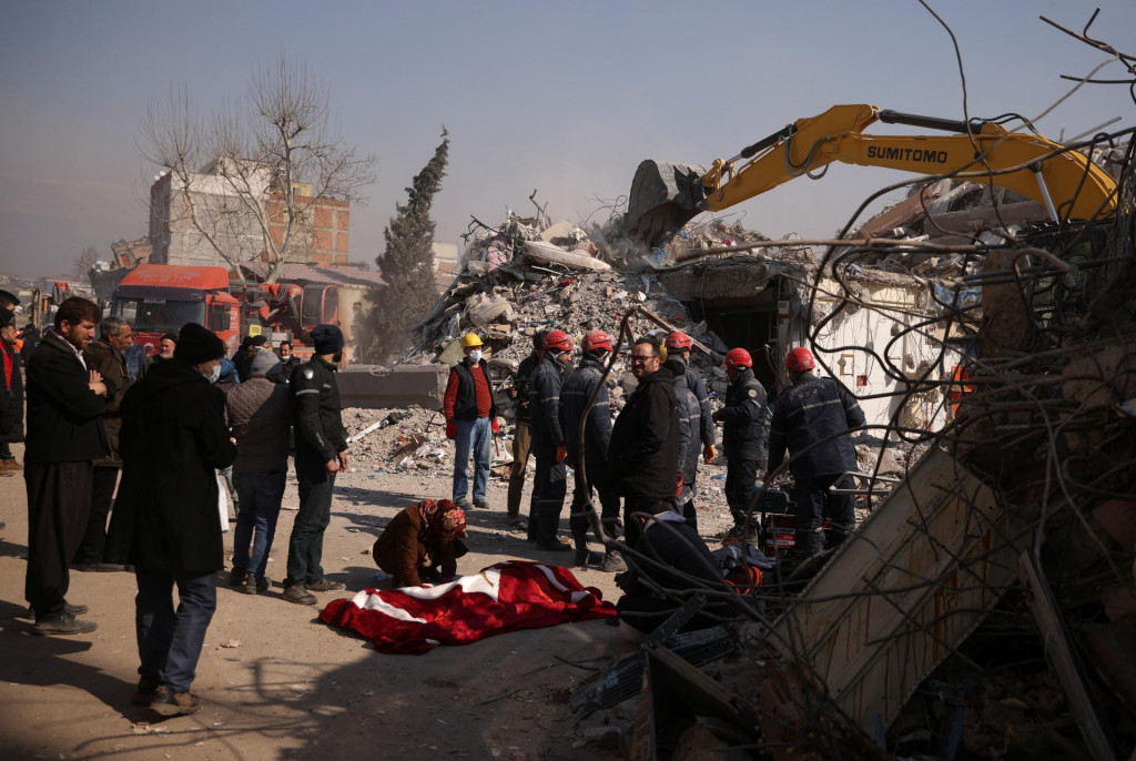 Jedna z obetí zemetrasenia v Turecku. FOTO: Reuters