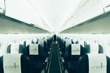 Najbezpečnejšie je stredné sedadlo v zadnej časti lietadla.