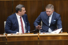 Andrej Danko s Robertom Ficom v čase, keď boli koaliční partneri. FOTO: TASR/Jakub Kotian
