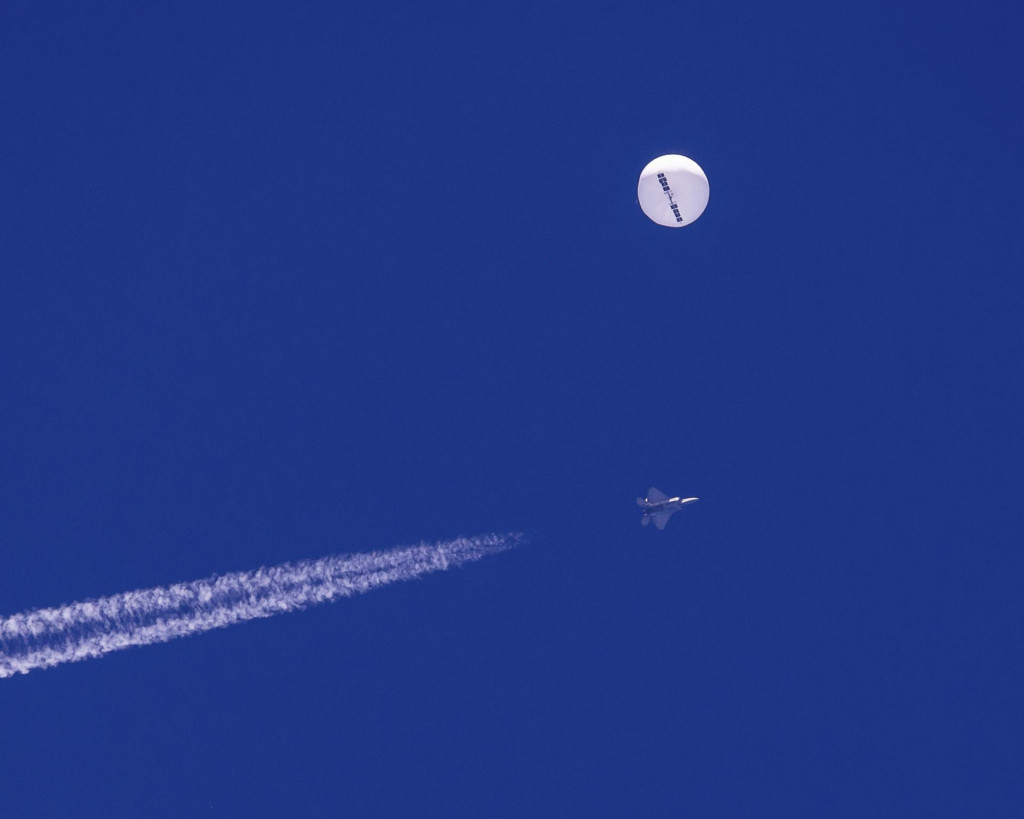 Veľký balón nad Atlantickým oceánom. FOTO: TASR/AP