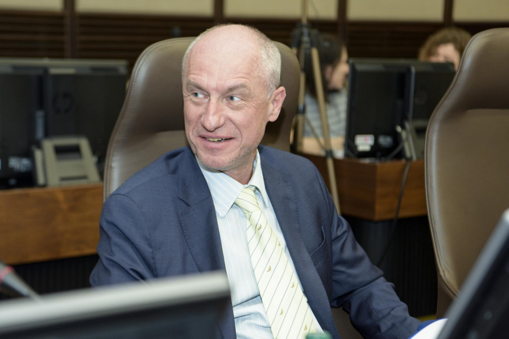 Na sn&iacute;mke dočasne poveren&yacute; minister hospod&aacute;rstva Karel Hirman. FOTO: TASR/ P. Zachar