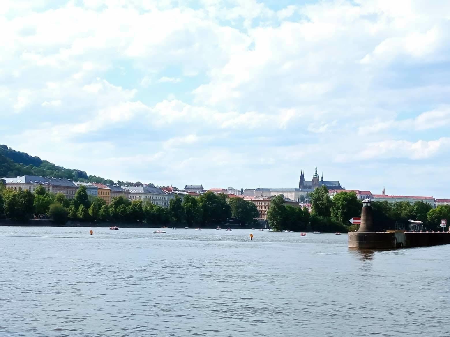 Praha má po takmer piatich mesiacoch povolebného patu nového primátora, zvolilo ho zastupiteľstvo