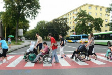 Osoba s ťažkým zdravotným postihnutím má nárok na peňažnú kompenzáciu. FOTO: TASR/F. Iván