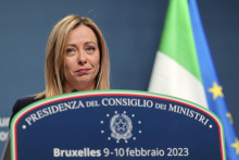 Talianska premiérka Giorgia Meloniová počas tlačovej konferencie v sídle Európskej rady 10. februára 2023 v Bruseli. FOTO: TASR/AP