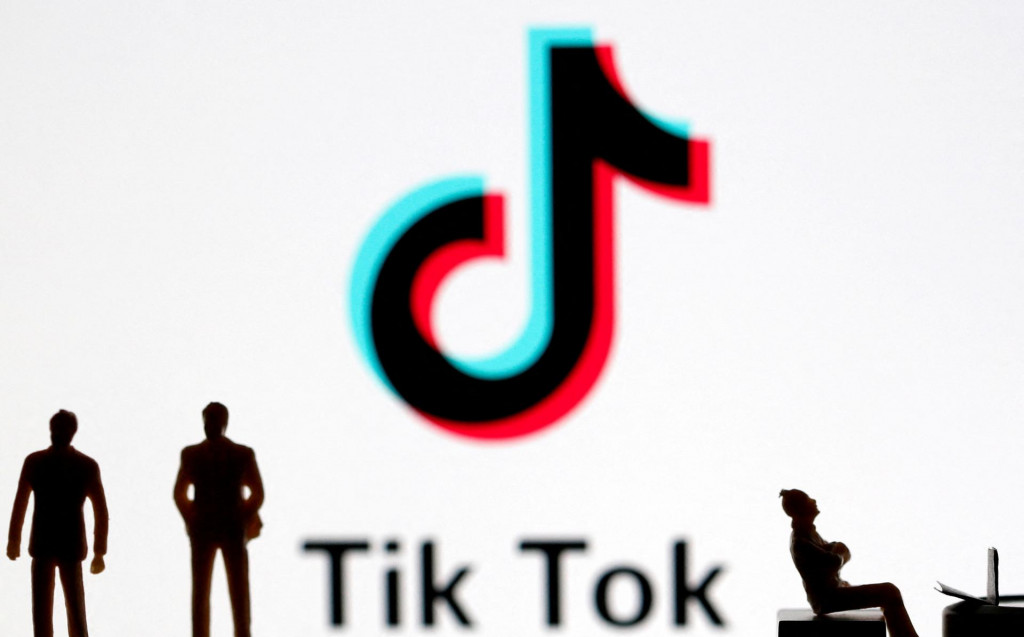 Sieť TikTok vyhlásila, že v Európe túto populárnu platformu na zdieľanie krátkych videí využívalo od vlaňajšieho augusta do januára 2023 mesačne priemerne 125 miliónov aktívnych používateľov.
