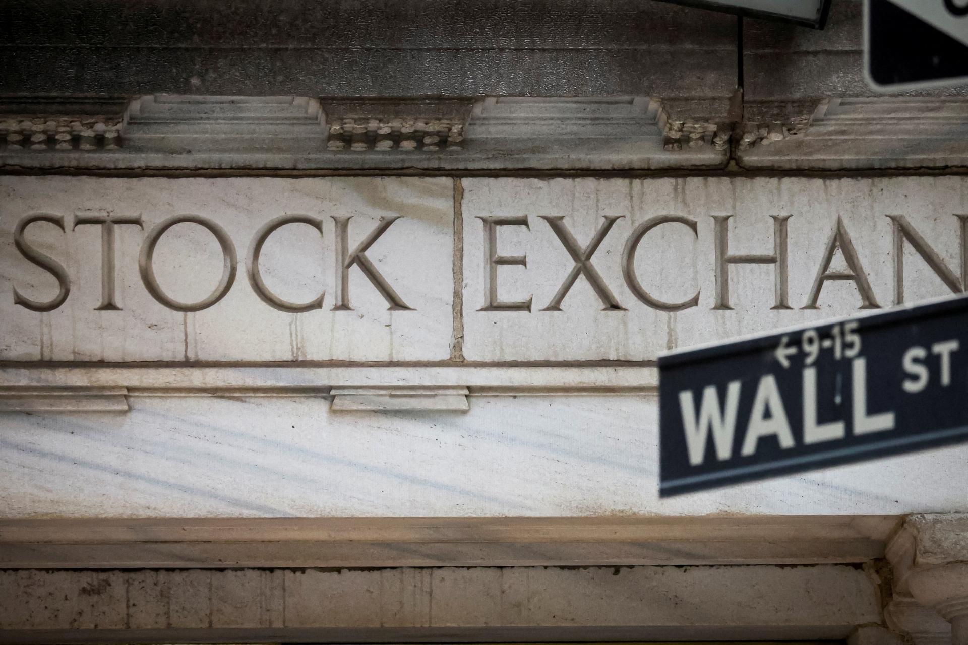 Wall Street uzavrela zmiešane, vysoká inflácia a zvýšenie výnosov vládnych dlhopisov znepokojili investorov