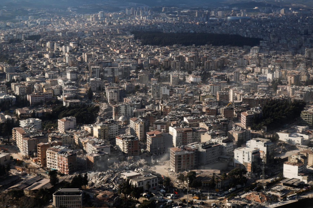 Celkový pohľad na škody po smrteľnom zemetrasení z Turecku. FOTO: Reuters