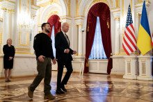 Americký prezident Joe Biden navštívil Ukrajinu a prisľúbil ďalšiu vojenskú pomoc. FOTO: TASR/AP