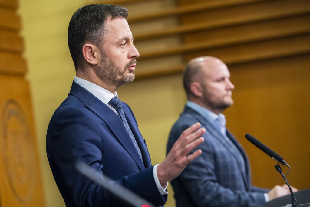 Doteraz najbližším spojencom Hegera ostáva dočasný minister obrany Jaroslav Naď. FOTO: TASR/Jaroslav Novák