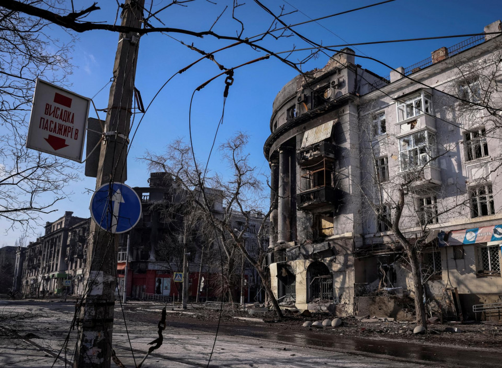 Ťažké boje o Bachmut, priemyselné mesto na východe Ukrajiny, trvajú od vlaňajšieho leta a toto mesto je v dôsledku bombardovania a ostreľovania ťažkými zbraňami takmer úplne zničené, píše The Guardian.​ FOTO: REUTERS