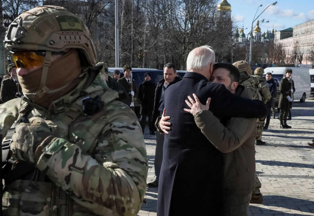 Joe Biden a Volodymyr Zelenskyj v Kyjeve. FOTO: REUTERS
