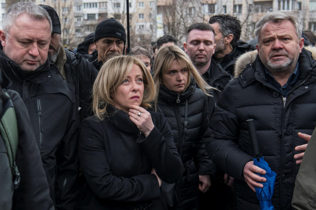 Talianska premiérka dnes okrem Irpine navštívila aj neďaleké mesto Buča, ktoré sa rovnako stalo jedným zo symbolov vojnových zločinov, z ktorých Ukrajina viní Rusko.​ FOTO: REUTERS