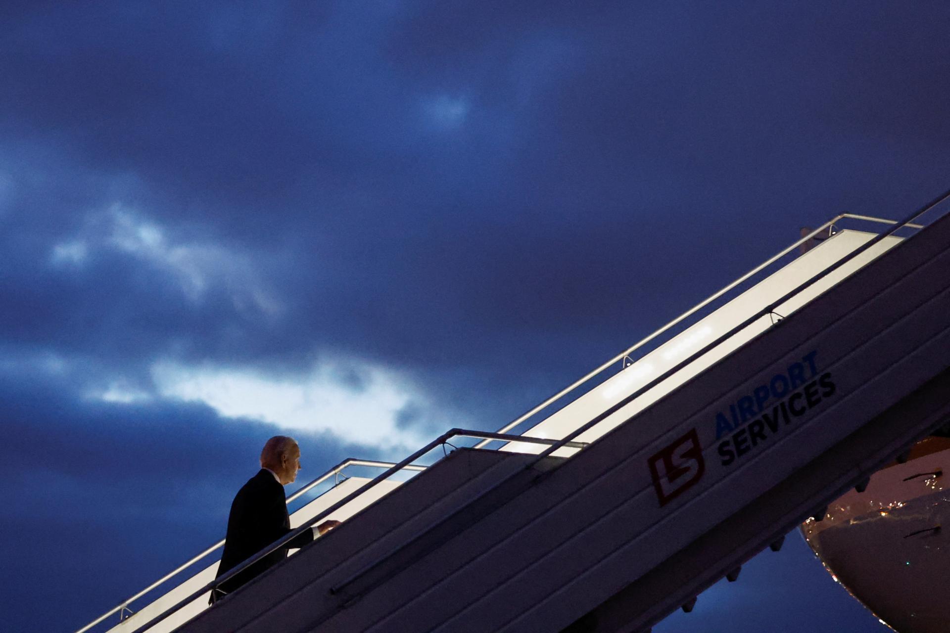 Biden odletel z Varšavy, z Európy sa vracia do Spojených štátov. Neohlásene bol aj v Kyjeve