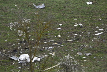 Pri obci Trenčianske Stankovce v okrese Trenčín havarovalo  motorové lietadlo, nehodu neprežili štyria ľudia. FOTO: TASR/Radovan Stoklasa