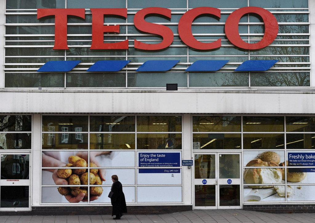 Supermarket Tesco v centre Londýna. FOTO: Reuters