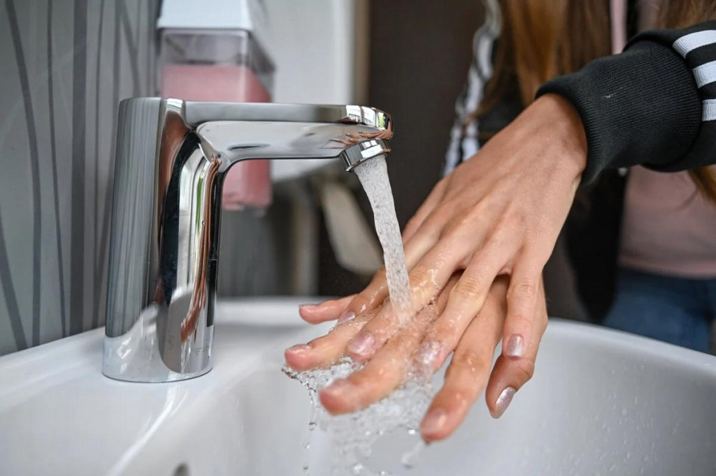 Aby bola spotreba vody vo vašej domácnosti nižšia, stačí si osvojiť niekoľko jednoduchých zásad. FOTO: TASR/AP