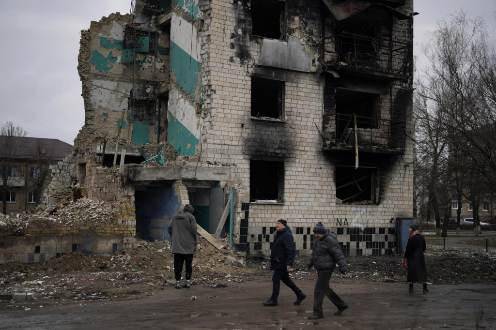 Zničená budova v ukrajinskom meste Boroďanka. FOTO: TASR/AP