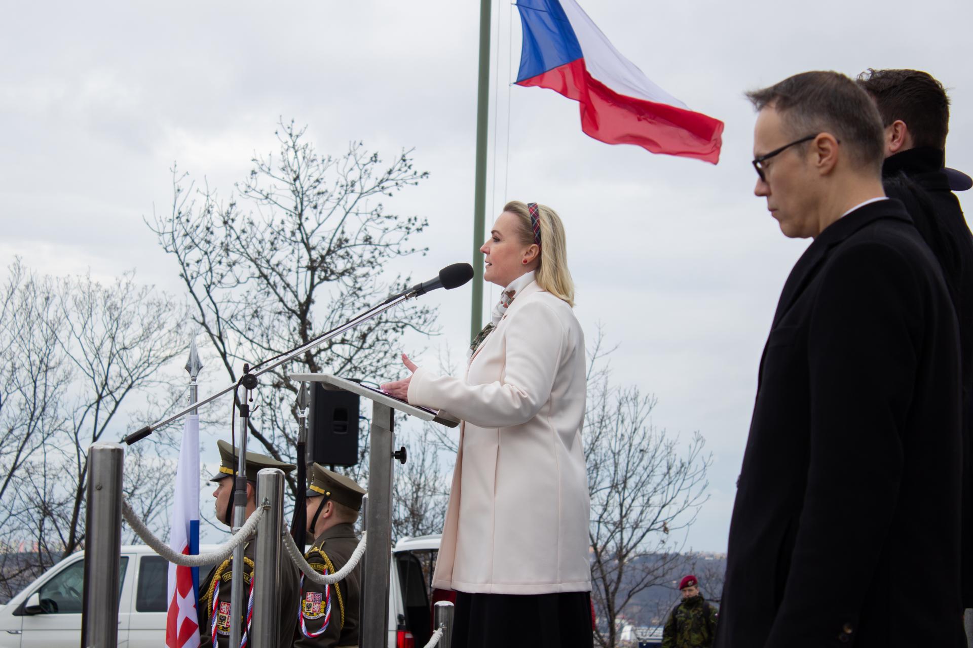 Vďaka pomoci Prahy a Varšavy začal Ukrajine pomáhať aj Západ, tvrdí česká ministerka