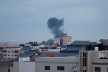 

Izraelský letecký útok v meste Gaza. FOTO: Reuters