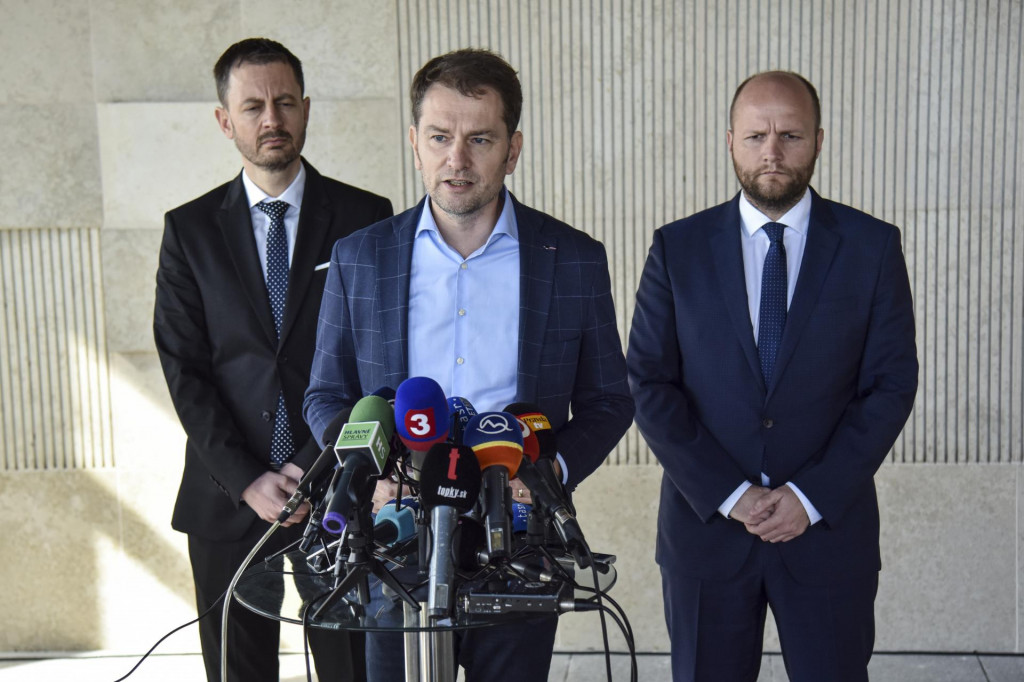 Poslanec Igor Matovič (vpravo) navrhuje odmeniť voličov 500 eurami. Poverený premiér Eduard Heger je skeptický. FOTO: TASR/Pavol Zachar