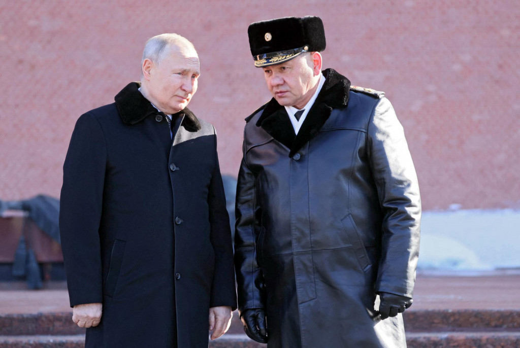 Ruský prezident Vladimir Putin a minister obrany Sergej Šojgu. FOTO: Reuters