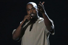 Kanye West. Spoločnosť Adidas v spolupráci s raperom pripravila módnu kolekciu s názvom Yeezy, ktorá však teraz s veľkou pravdepodobnosťou skončí v koši. FOTO: Reuters