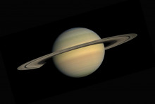 Je veľká ako Jupiter, no popiera teórie o formovaní planét.