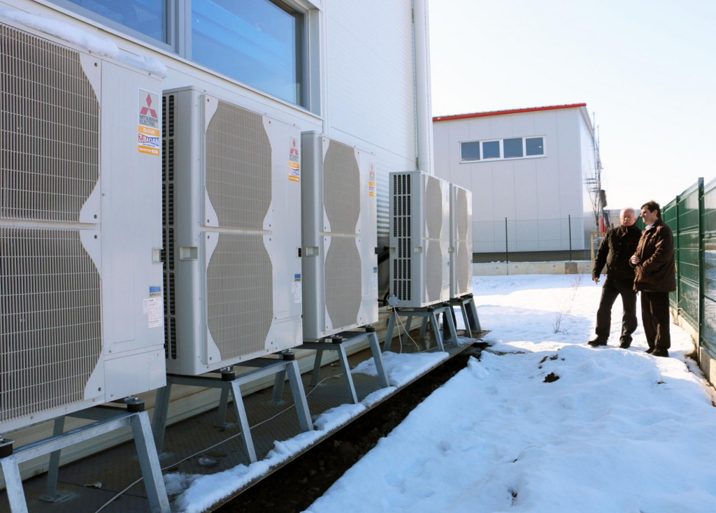 Vlani sa na Slovensku inštalovalo viac ako 13-tisíc nových tepelných čerpadiel. Oproti roku 2021 je to nárast o 88 percent.

FOTO: TASR/P. Remiaš