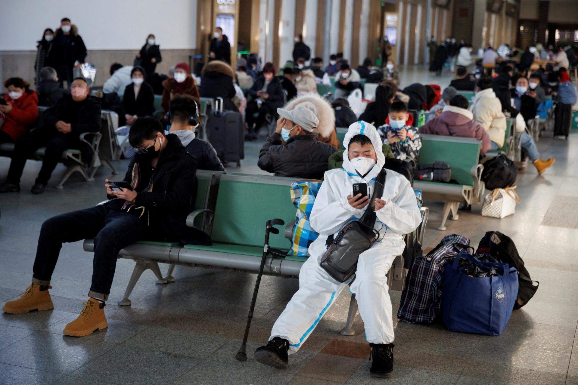 Pandémiu koronavírusu zrejme spôsobil únik z vládneho laboratória v Číne, hovorí riaditeľ FBI