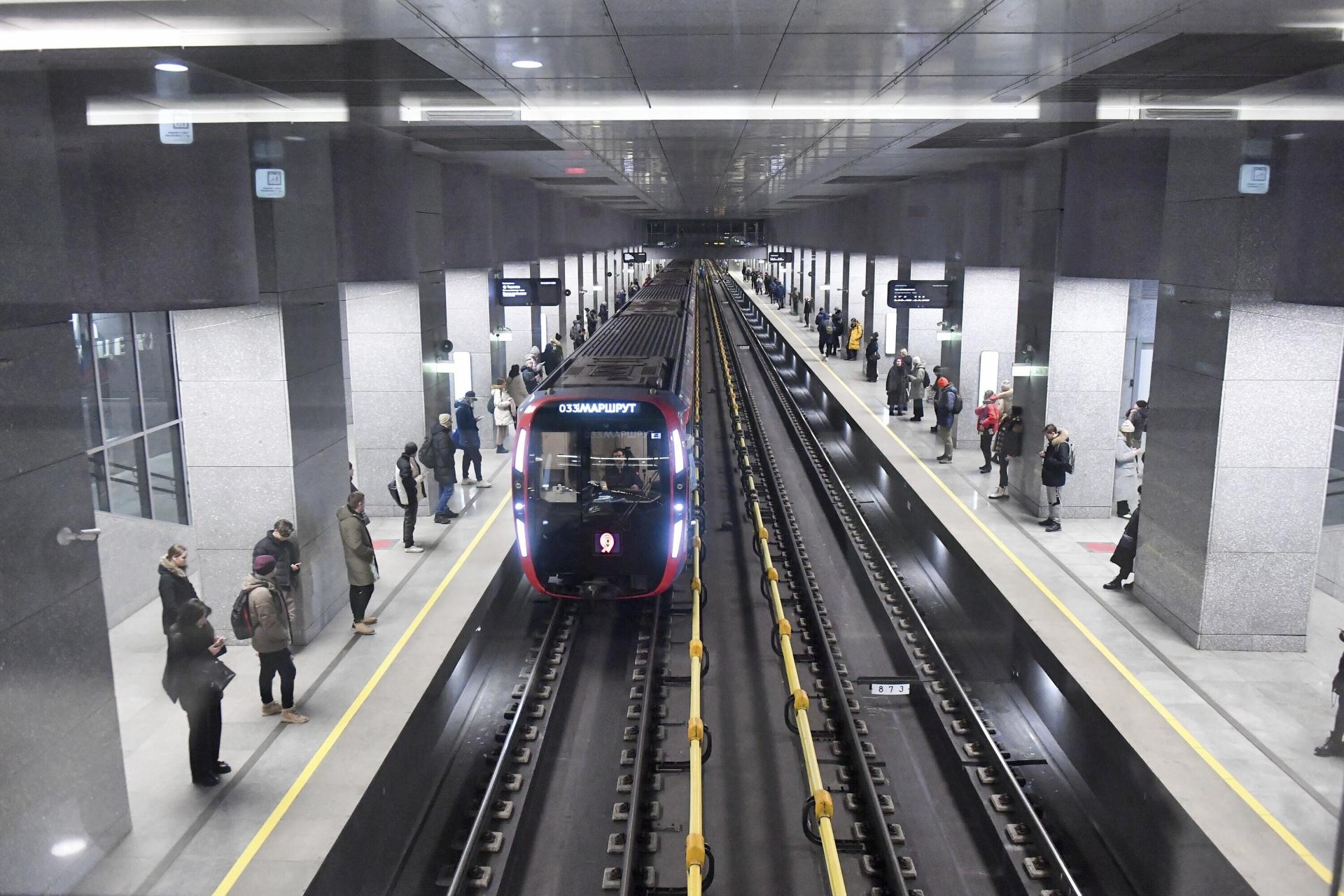 V Moskve otvorili najdlhšiu linku metra na svete, meria 70 kilometrov. Cez video sa zúčastnil aj Putin
