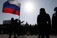 Ruská vlajka na Kryme. FOTO: Reuters