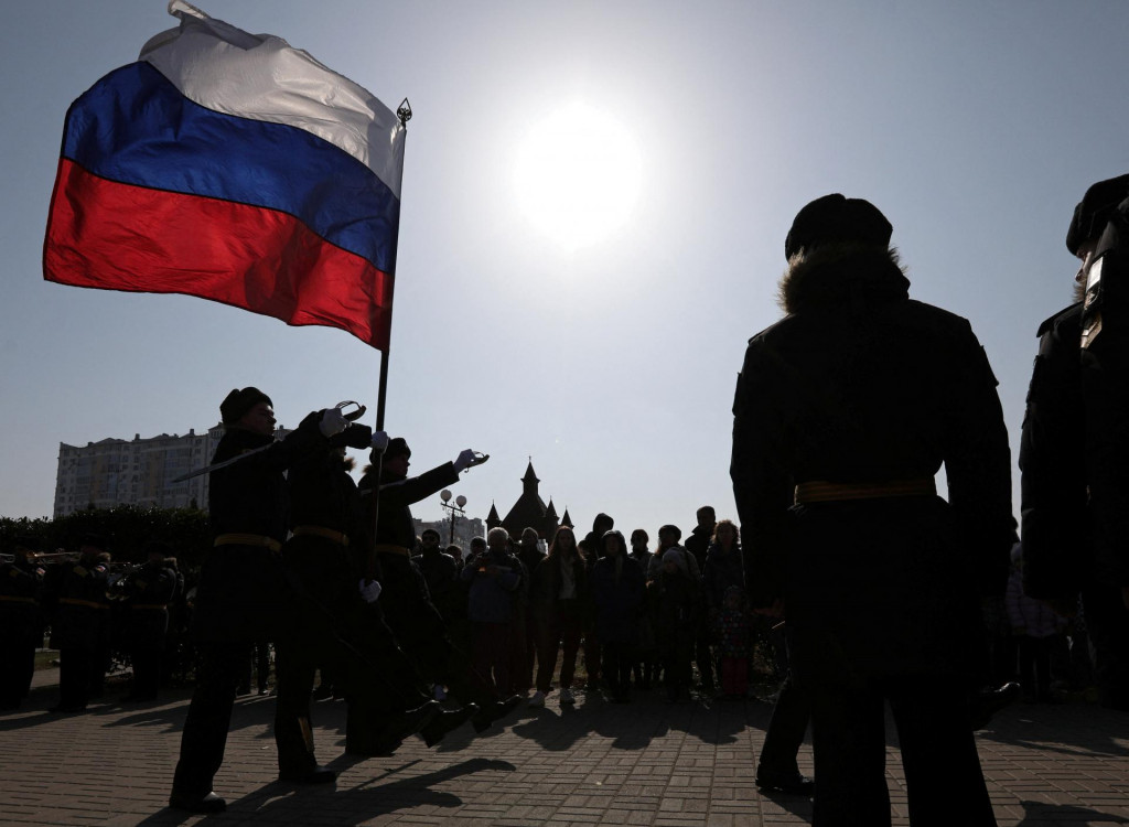 Ruská vlajka na Kryme. FOTO: Reuters
