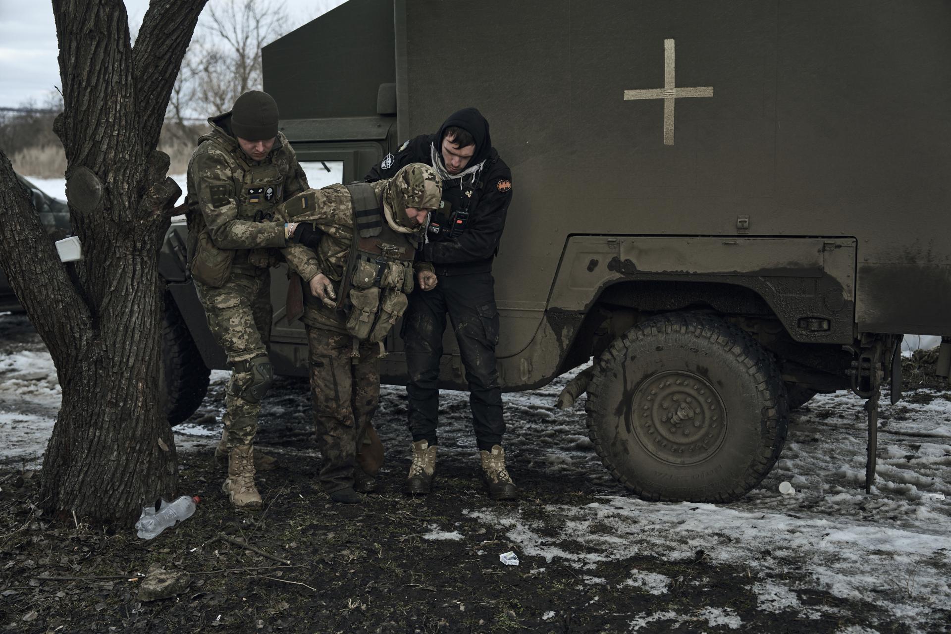 Rusko útočí na Bachmut a postupuje, uvádza ukrajinská armáda. Poslanec vyhlásil, že sa budú musieť stiahnuť