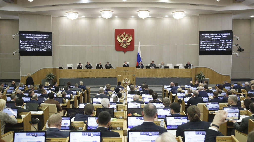 Ruskí poslanci sa účastnia na zasadnutí Štátnej dumy, dolnej komory ruského parlamentu v Moskve. FOTO: TASR/AP