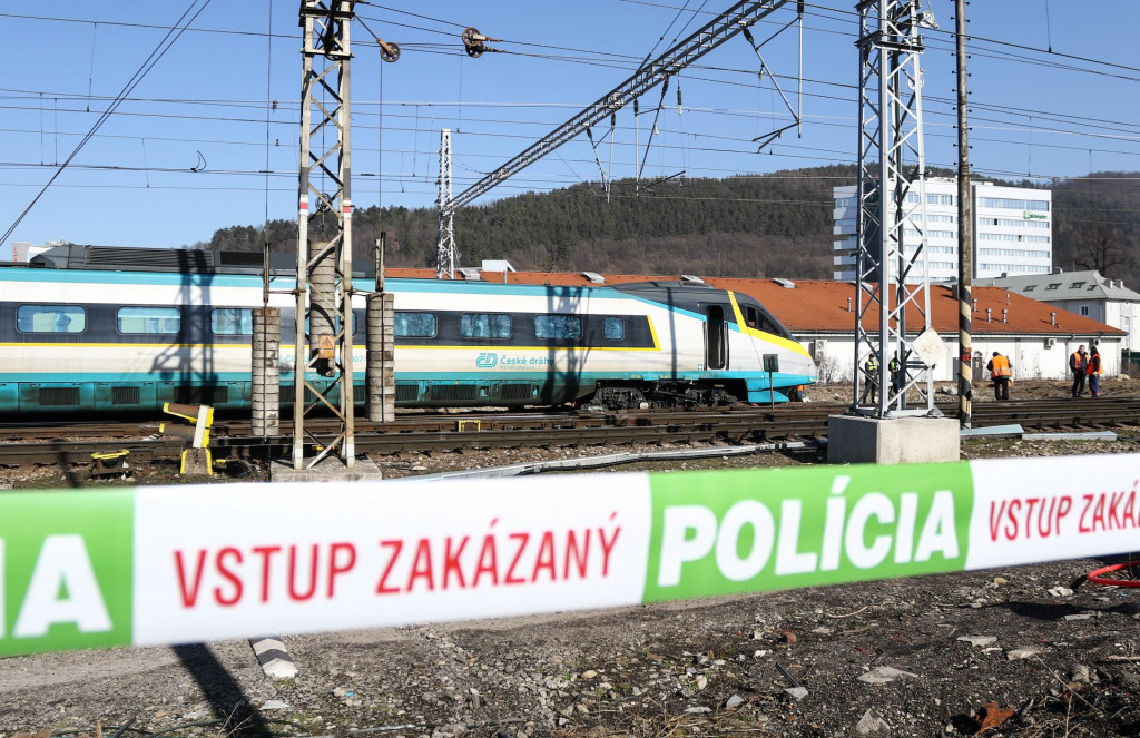 Na železničnej stanici v Žiline sa v stredu dopoludnia vykoľajil vlak SuperCity Pendolino smerujúci z Prahy do Košíc. FOTO: TASR/Daniel Stehlík