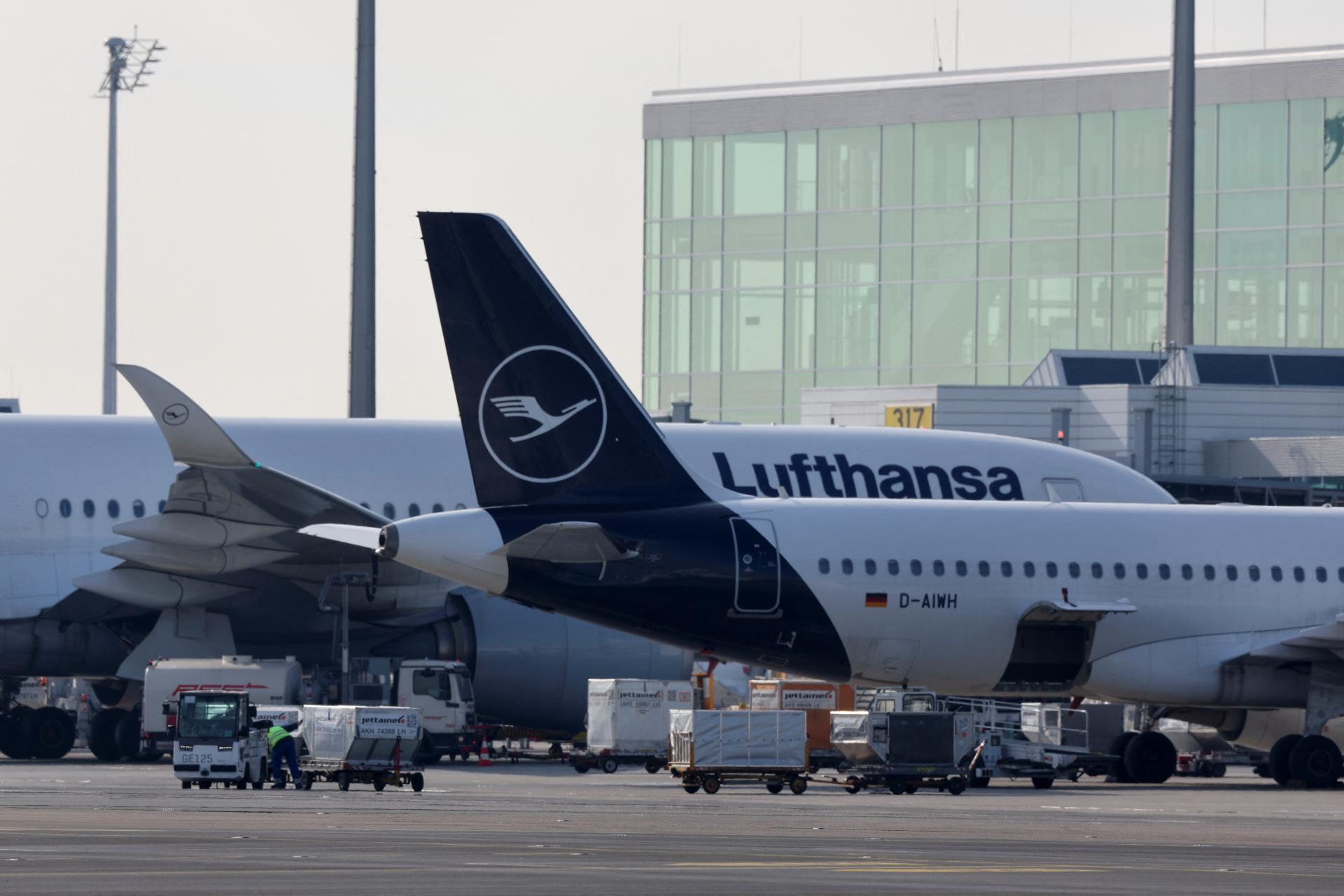 Lufthansa sa vlani vrátila k zisku a zažila finančný obrat. Zrušenie covidových blokád podporilo dopyt