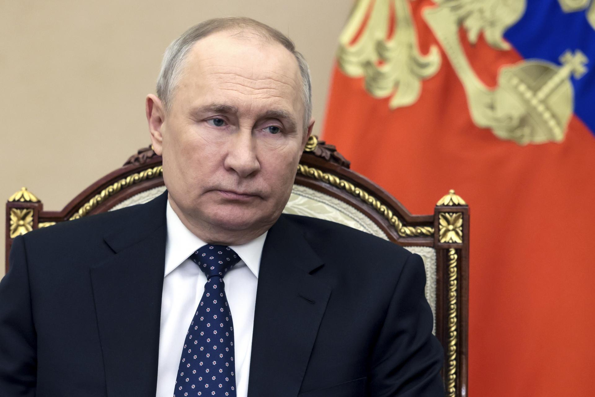 Putin podpísal dekrét umožňujúci odvolať riaditeľov firiem, ktoré cez stanné právo nesplnia obranné zákazky