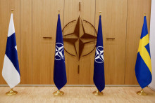 NATO vzniklo aj v reakcii na komunistický puč v Československu. Súčasný útok Ruska na Ukrajinu spôsobil, že prihlášku do organizácie podali Švédsko a Fínsko. FOTO: Reuters