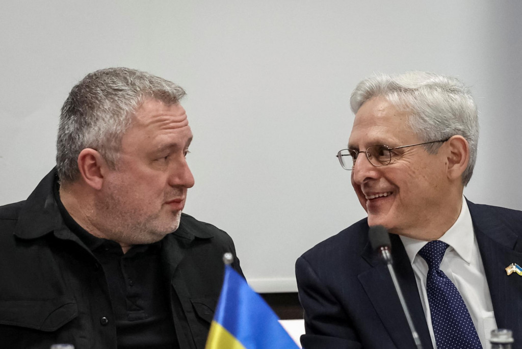 Americký minister spravodlivosti Merrick Garland a ukrajinský generálny prokurátor Andrij Kostin. FOTO: Reuters