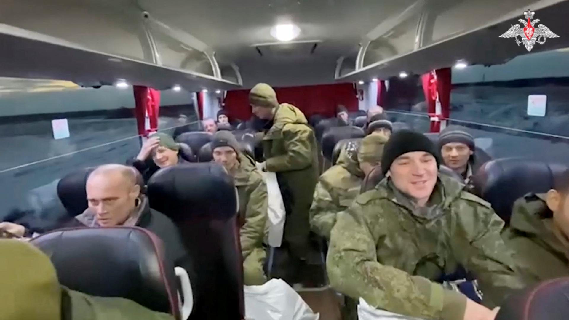 Moskva oznámila návrat 90 vojakov z ukrajinského zajatia. Hrozilo im smrteľné nebezpečenstvo, tvrdia Rusi