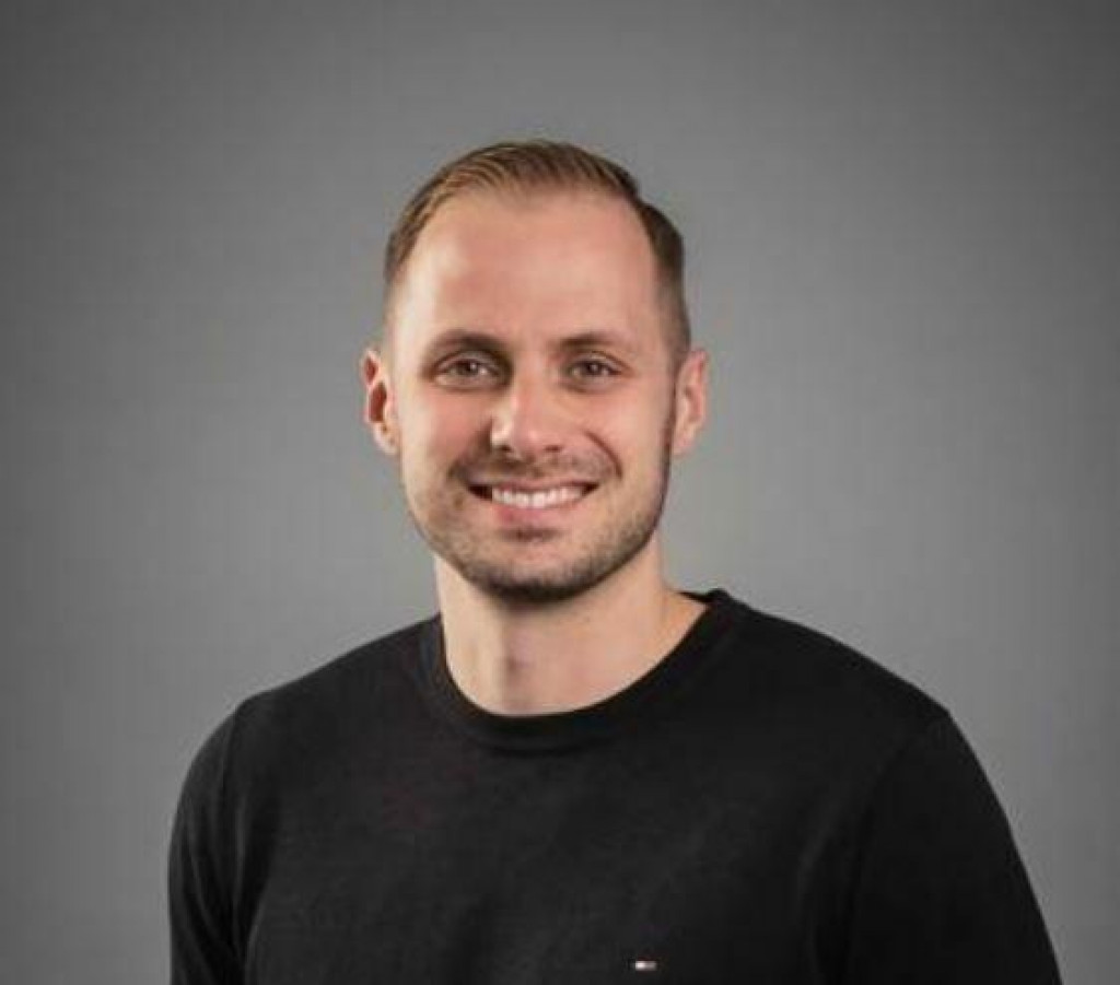 Gener&aacute;lny riaditeľ spoločnosti Be Lenka Juraj Fehervari si dnes večer v Bratislave prevzal prest&iacute;žhe ocenenie EY Podnikateľ roka.
FOTO: EY