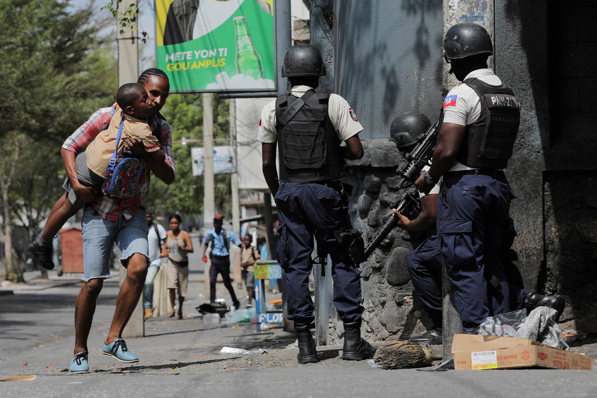 Haiti čelí narastajúcemu násiliu, Lekári bez hraníc v metropole zavreli nemocnicu