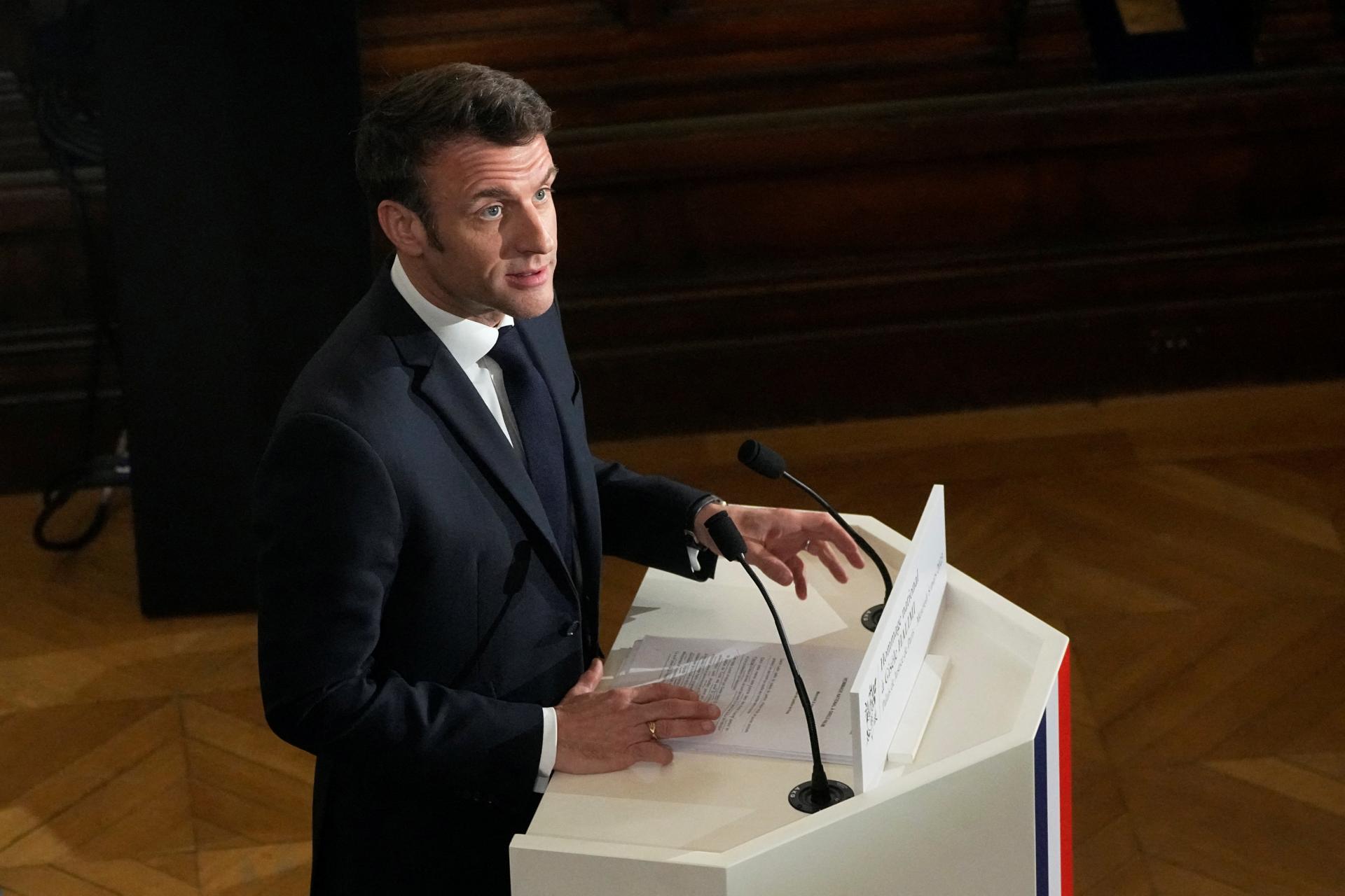 Macron sľubuje predloženie návrhu o ústavnom práve na interrupciu. Rozhodnutie bude nezvratné