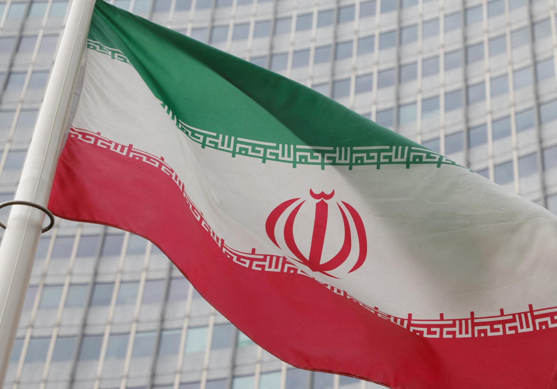 V Iráne odsúdili Íra s francúzskym pasom. Obvinili ho z 